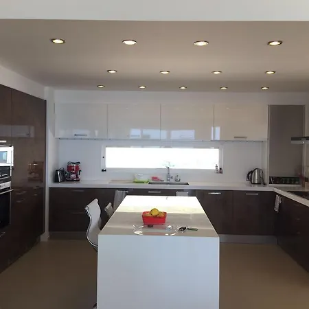 Evoteli Group 5+2 Beaton Villa *