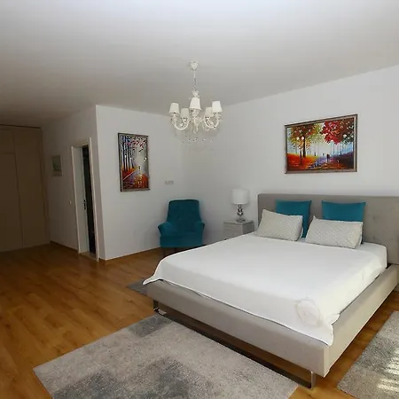 Evoteli Group 5+2 Beaton Villa